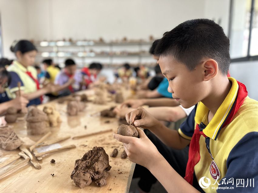 線上賭場:“這份珍貴的‘六一’禮物,我將永遠珍藏”