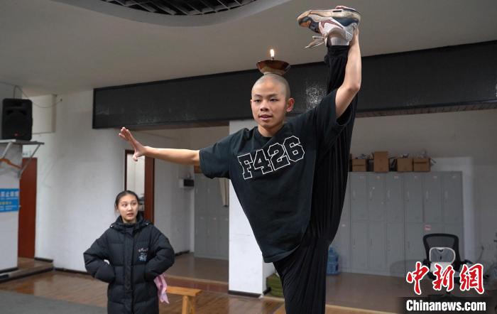 體育博彩:(新春走基層)薪火相傳青春接力 四川樂至少年守“川腔”